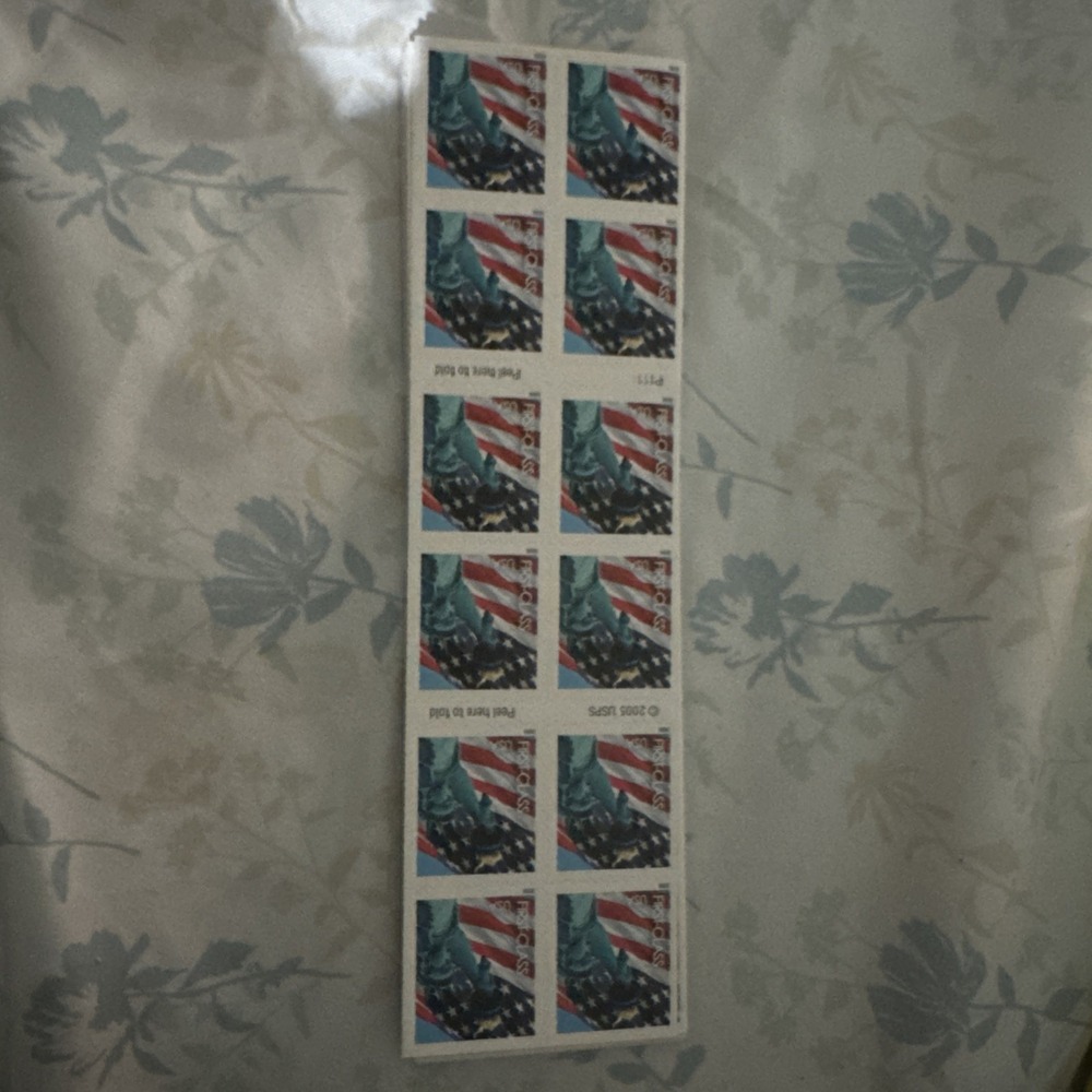 10 qty booklet of 20 USPS Lady Liberty & U.S. Flag Forever Stamps Booklet - Picture 2 of 2